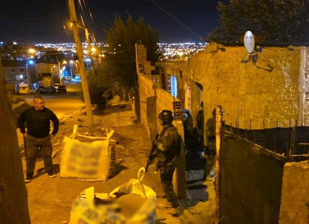 Doce allanamientos en Comodoro: un detenido y secuestro de armas y cocaína 