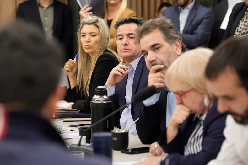 Libragate: la oposición busca sesionar este miércoles, pero le exige a Menem que garantice la presencia de los ministros