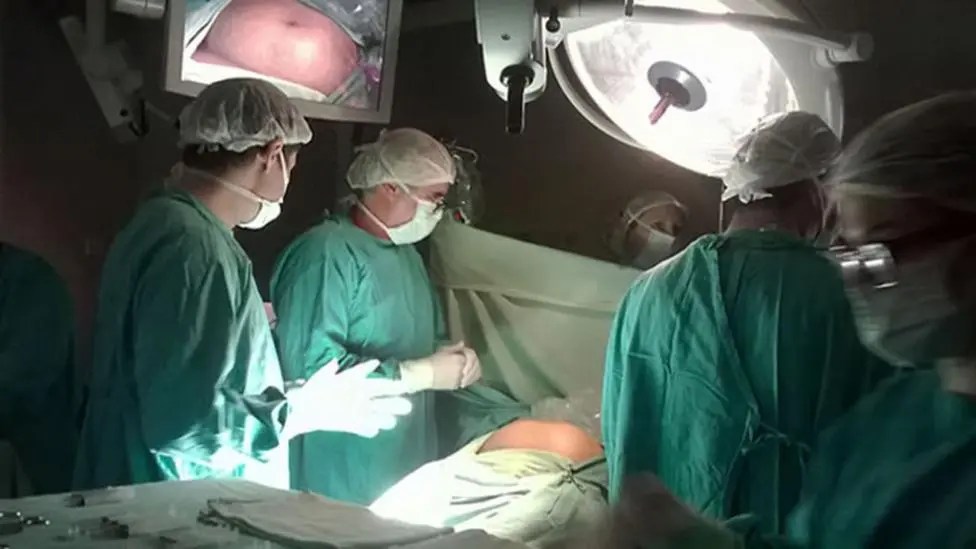 Nació la primera bebé operada dentro del útero materno en el Garrahan