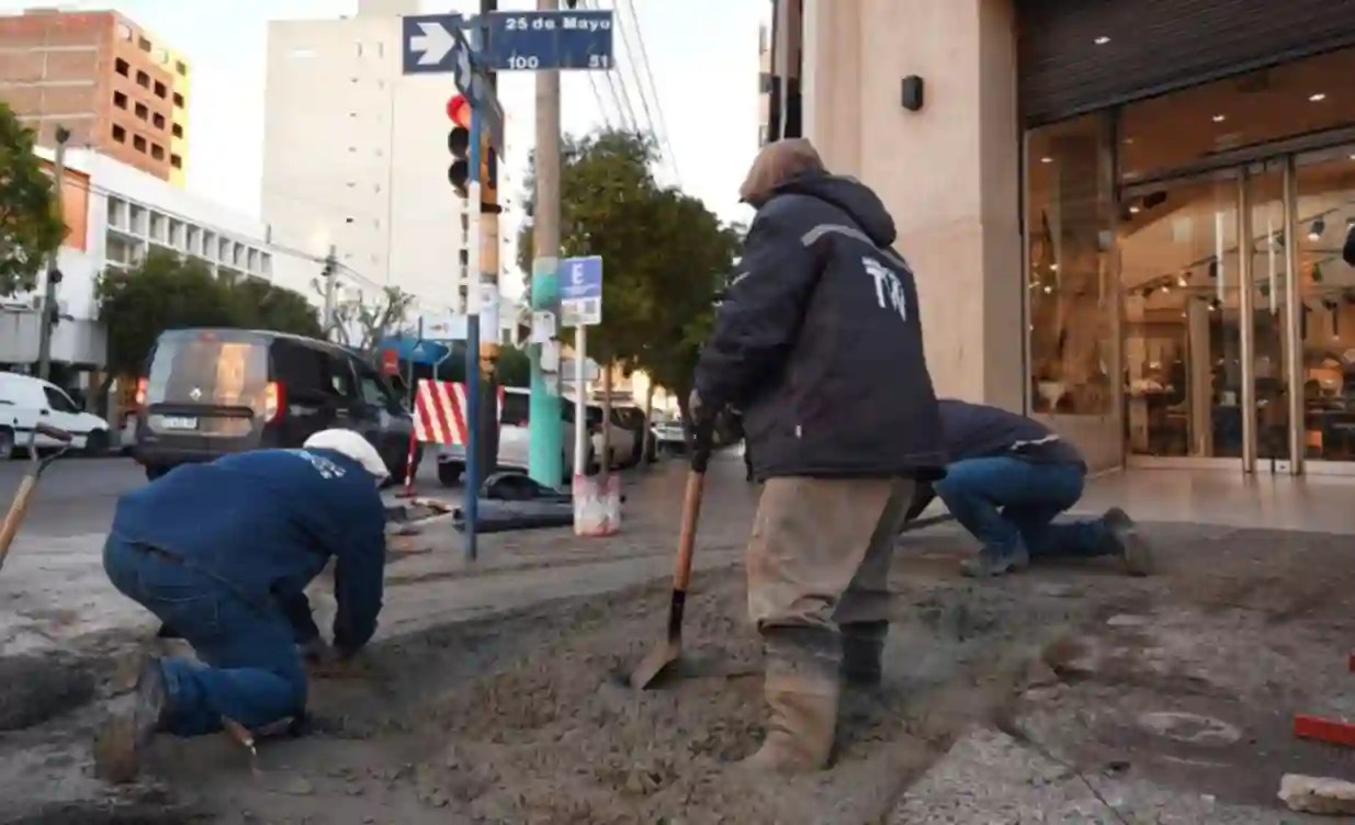 Trelew mejora la accesibilidad de veredas y repara calles en diferentes zonas