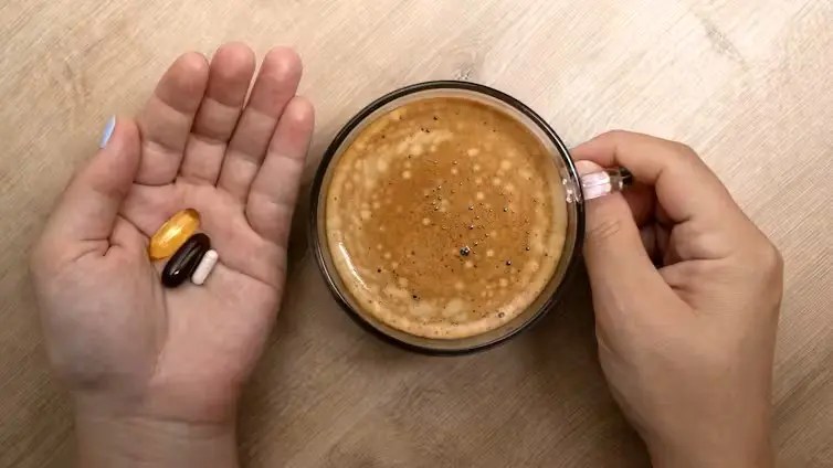 Advierten que tomar café puede interferir con la medicación que tomamos