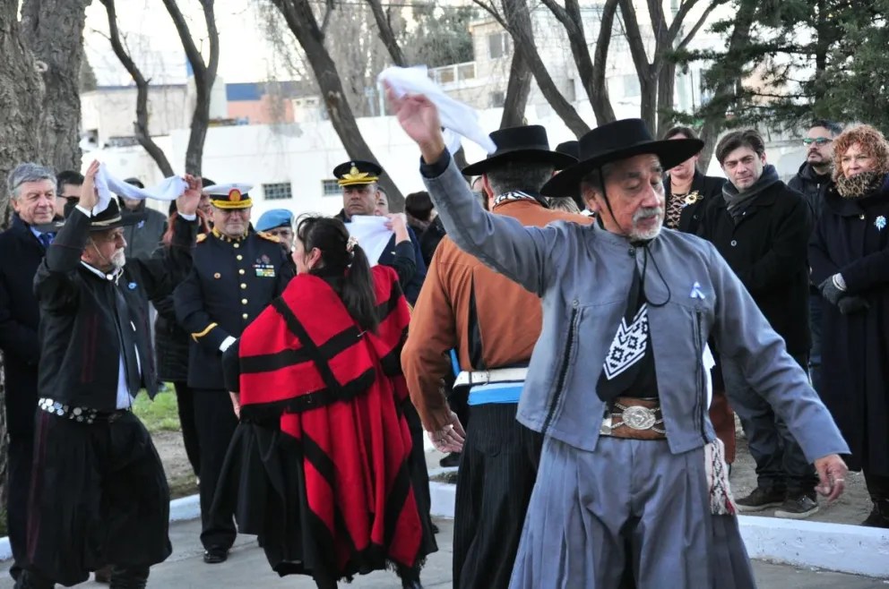 Acto militar patrio en Comodoro: Othar llamó a reflexionar sobre la independencia y la patria 