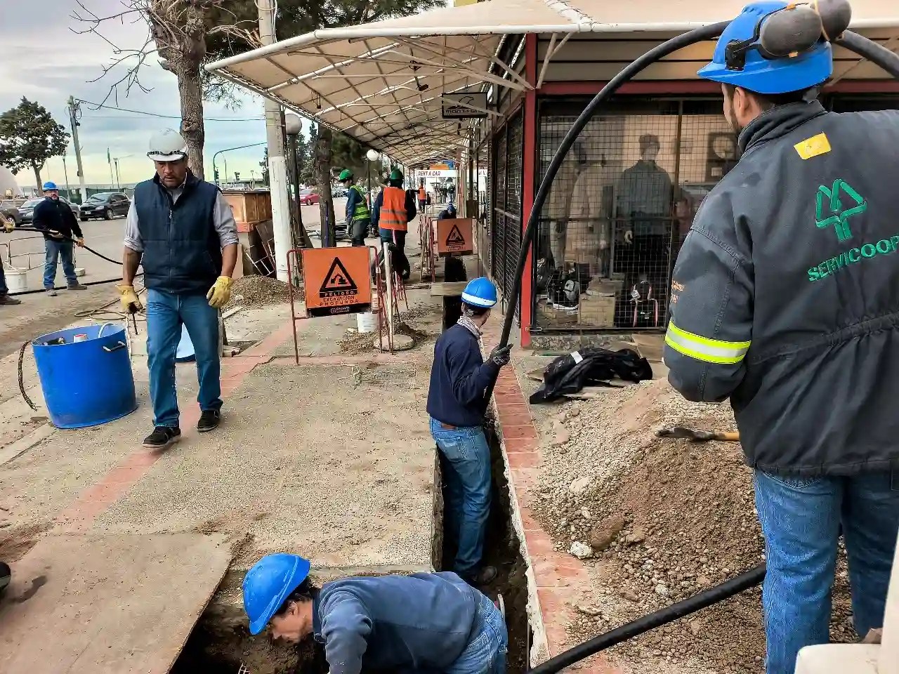 Madryn: Servicoop está instalando nuevas redes de energía subterráneas en la zona céntrica 