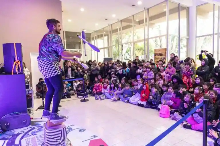 Feria del Libro en Comodoro: niños de los Centros de Promoción Barrial participan del evento