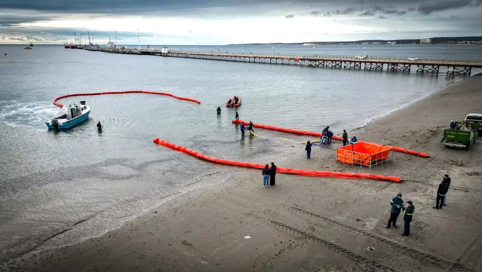 Hubo simulacro de la APPM en el Muelle Storni por posibles derrames contaminantes