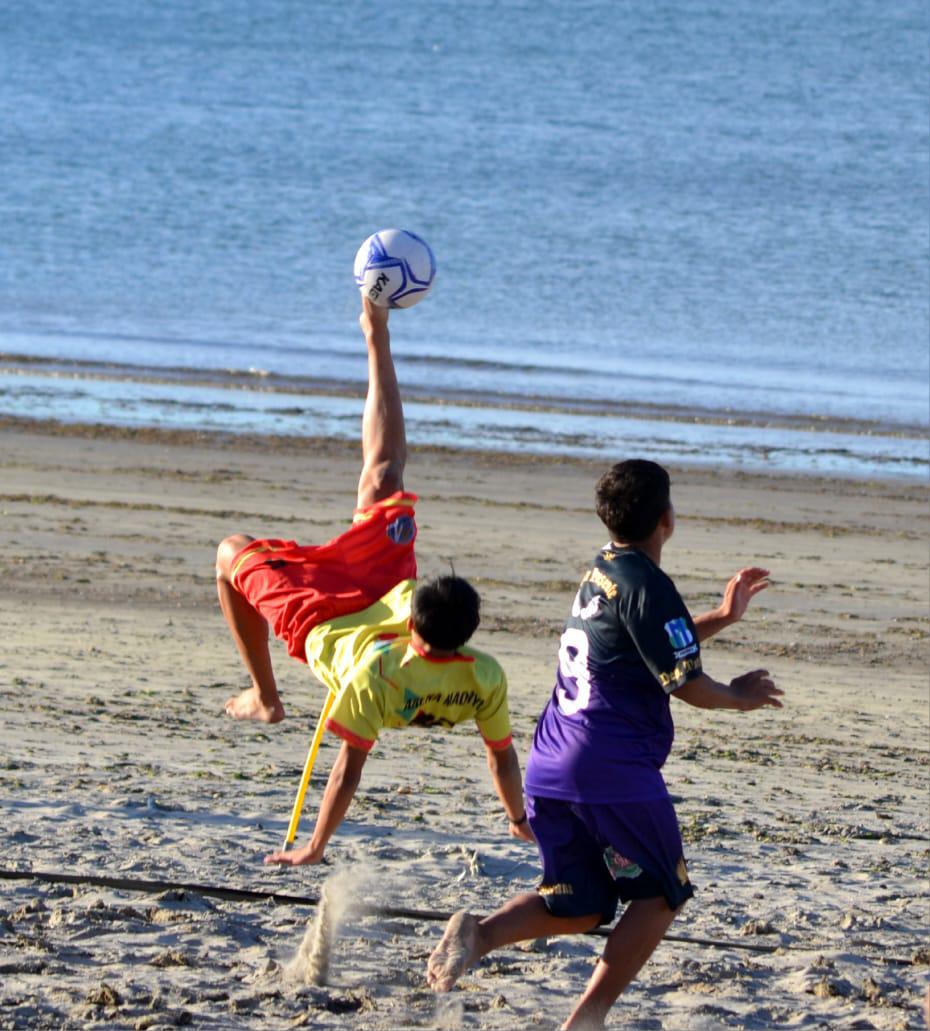 Comenzó el Torneo de Fútbol Playa en Madryn en categorías Sub16 y Sub18