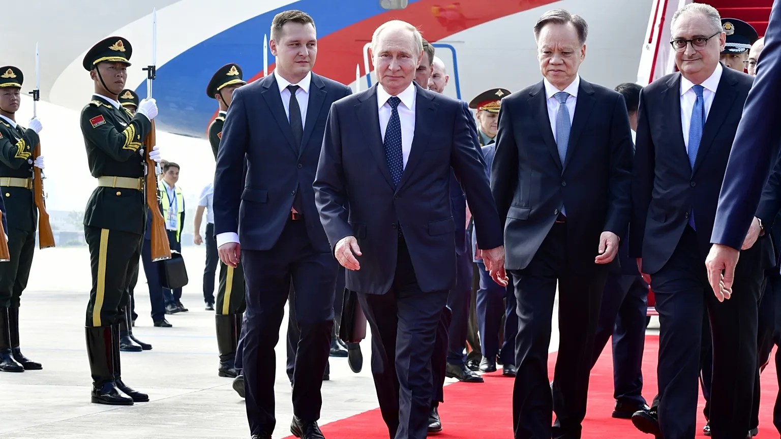 Putin en China: busca de apoyo militar y económico y participará de la cumbre de la OCS