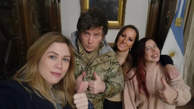 Poco homenaje a San Martín| Sin acto oficial, Milei almorzó con los granaderos de Casa Rosada por el 17 de agosto