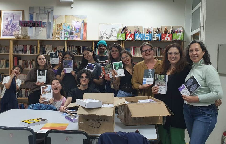 Entregaron libros a establecimientos educativos artísticos de Trelew y Esquel