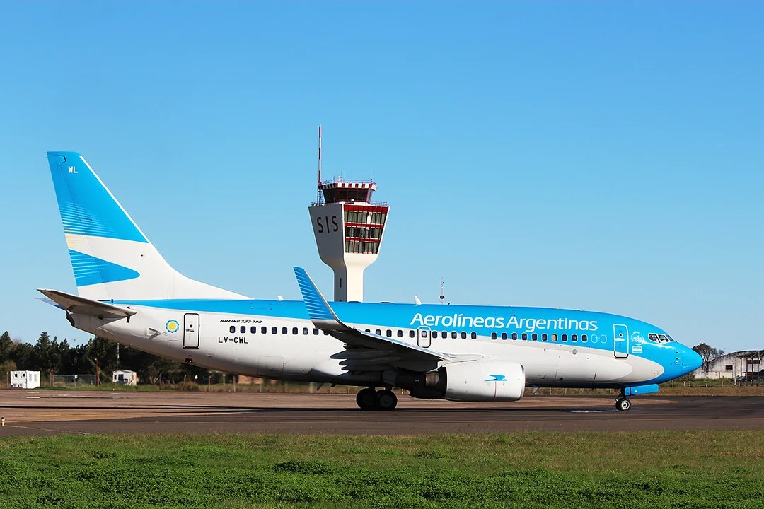Trelew: un vuelo de Aerolíneas Argentinas debió abortar el despegue porque falló un motor 