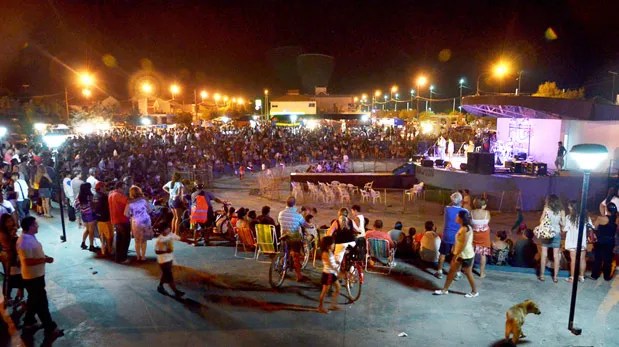 Playa Unión activa su agenda de verano con shows, gastronomía y deportes