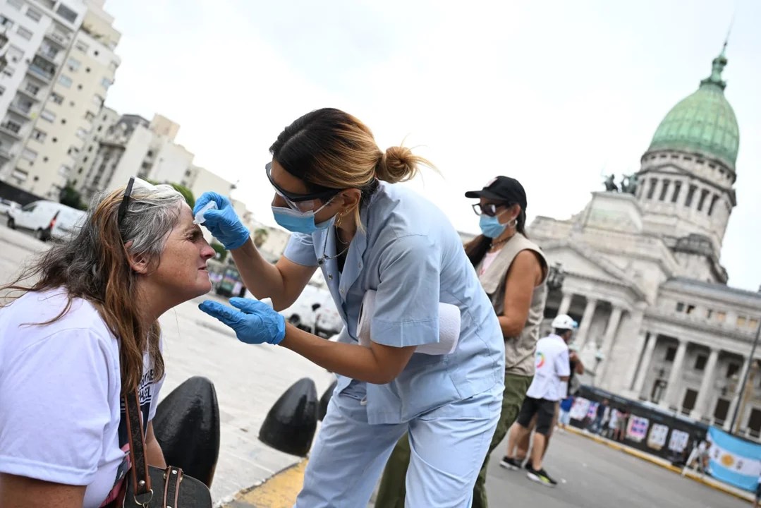 Deplorable: La Policía volvió a reprimir a los jubilados en la marcha y hay personas heridas y detenidos