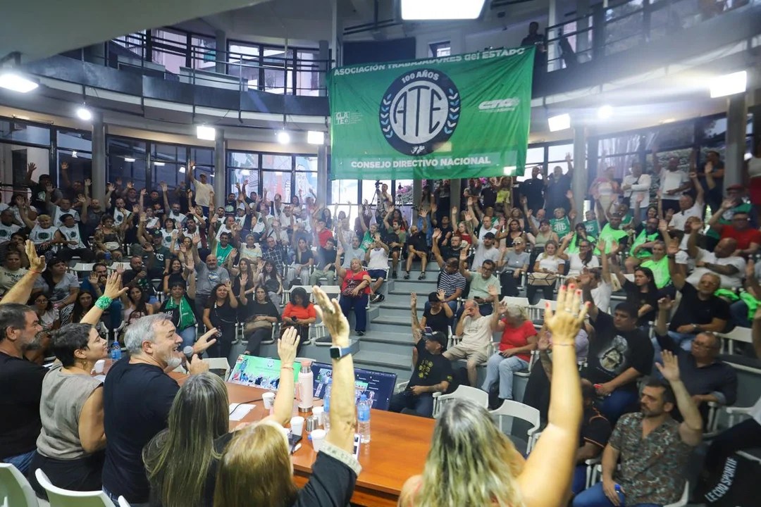 Golpe a la CGT: ATE llamó a los trabajadores a “parar igual” el miércoles contra la reforma laboral 