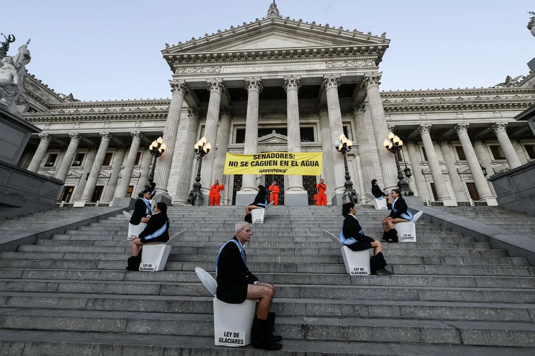 Ley de Glaciares: activistas saltaron la reja del Congreso y hay detenidos