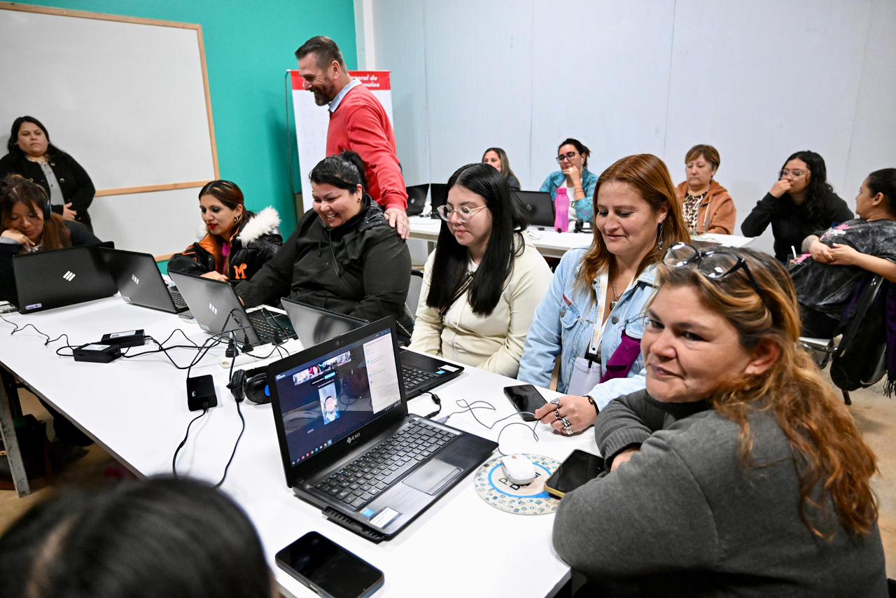 Acuerdo con TikTok: Chubut suma capacitaciones en marketing digital al programa Raíz Emprendedora