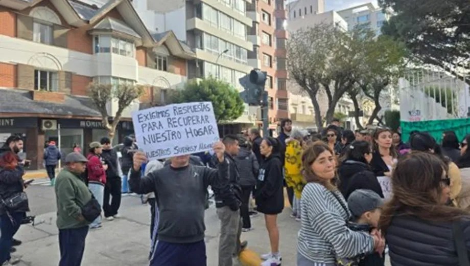 A cuatro meses del derrumbe en Comodoro Rivadavia: Vecinos reclaman respuestas efectivas