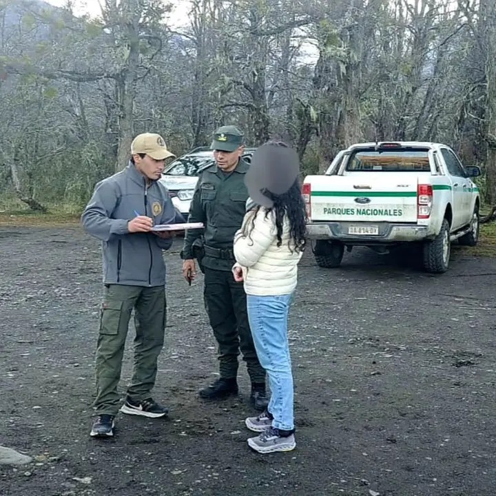 Multan a turistas brasileños por ingresar a una zona prohibida del Parque Nacional Nahuel Huapi