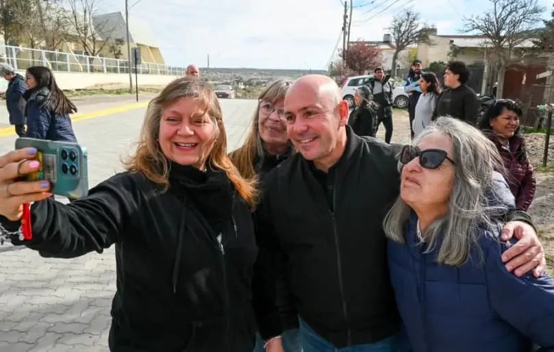 Adoquinado sobre calle La Pampa: «Seguimos llegando con obras a los barrios»