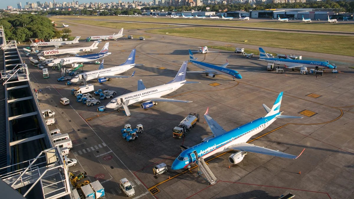 Aeroparque vuelve a operar tras 55 horas de cierre: comienza el tráfico al interior