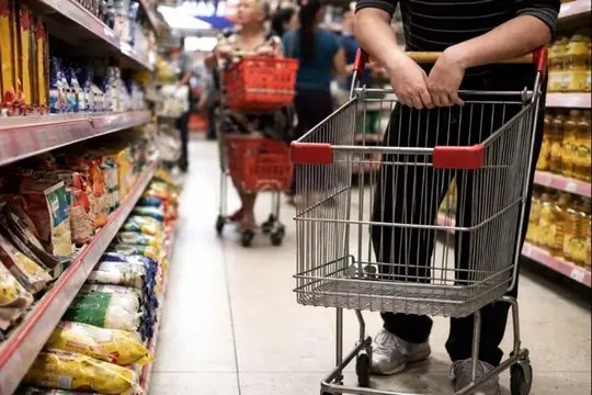 Economía en dos velocidades: crece el agro y la energía, pero se deterioran el empleo y el consumo