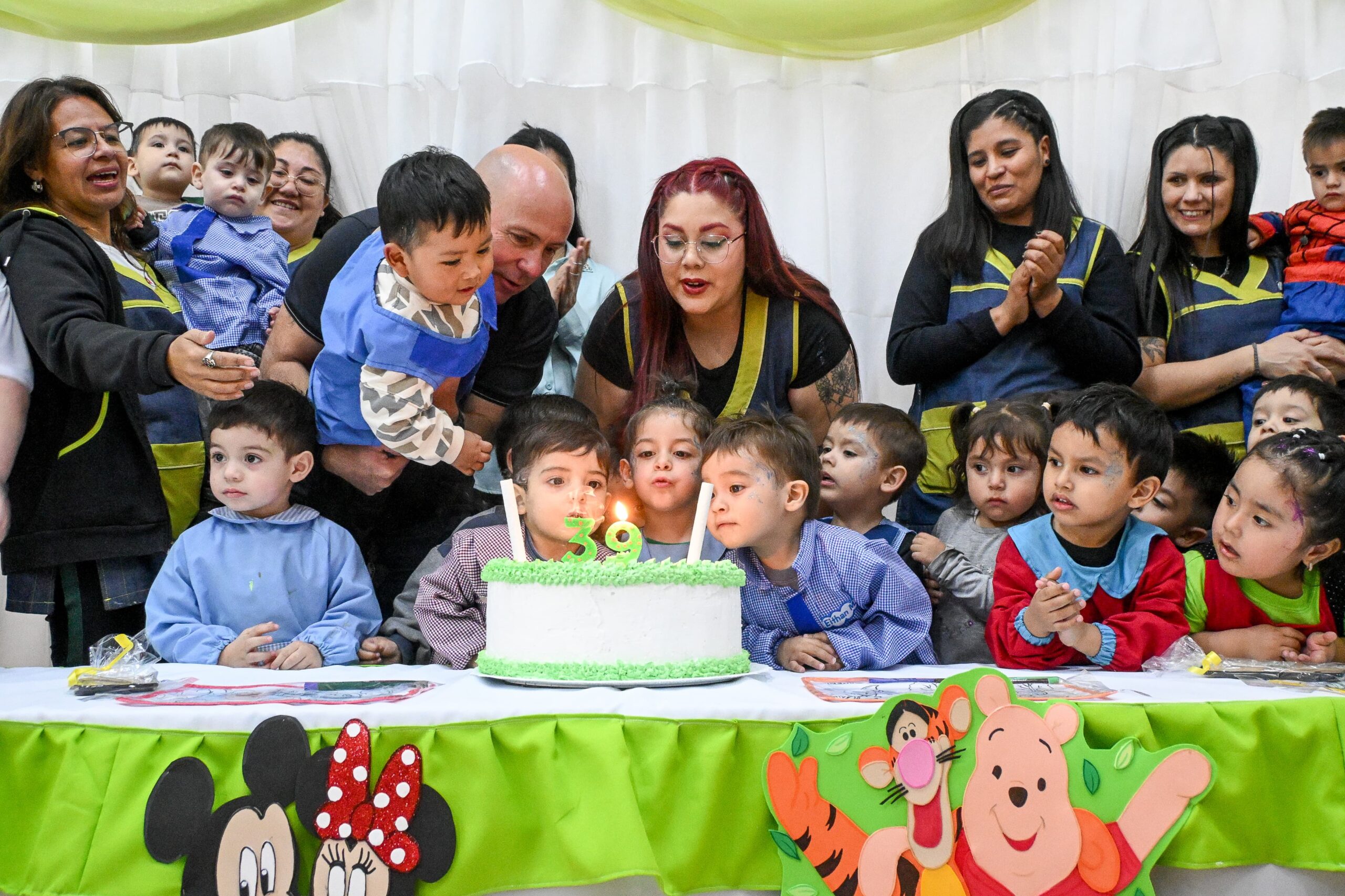 Sastre acompañó los aniversarios del CPI Fontana y del Hogar Hebras de Plata