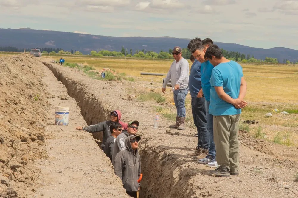 Sarmiento: Provincia renovará la red de agua y energía en la zona centro