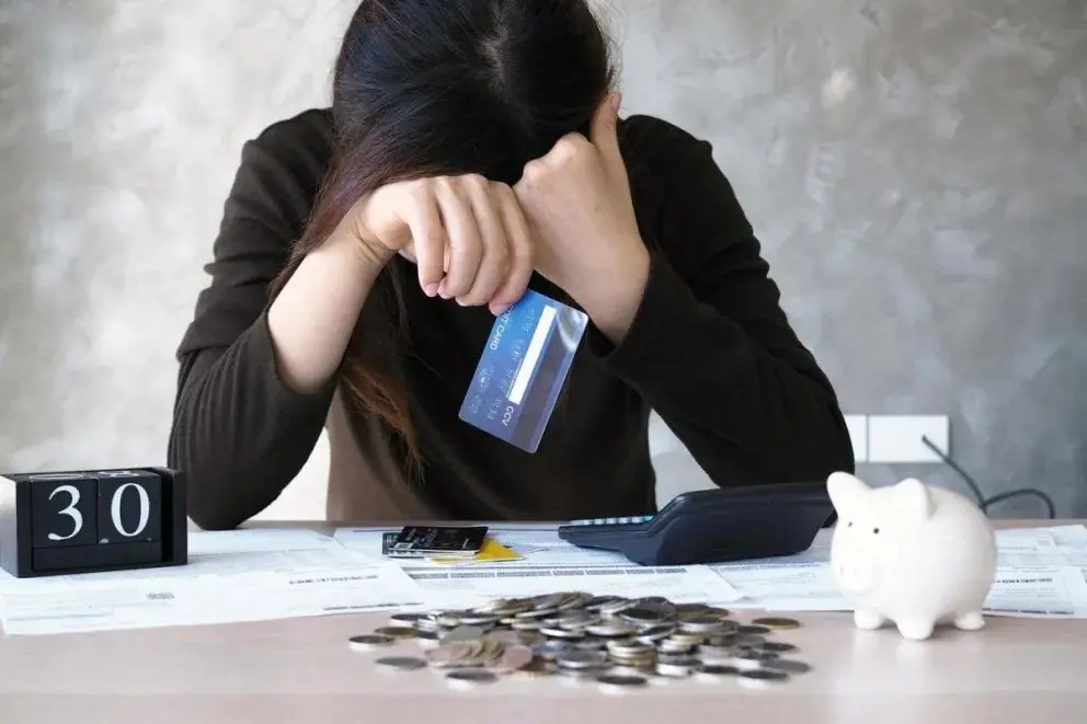 En Chubut, casi el 40% de mujeres menores de 25 años registran la mayor tasa de morosidad del país