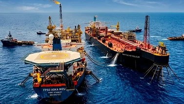 Milei denunció a cinco petroleras por operar en Malvinas y ordenó priorizar la Base Naval en el Presupuesto 2027