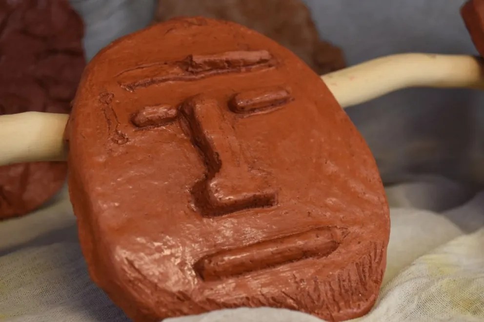 “Arcillas del Camino II”: los estudiantes del interior exhiben su arte en Rawson