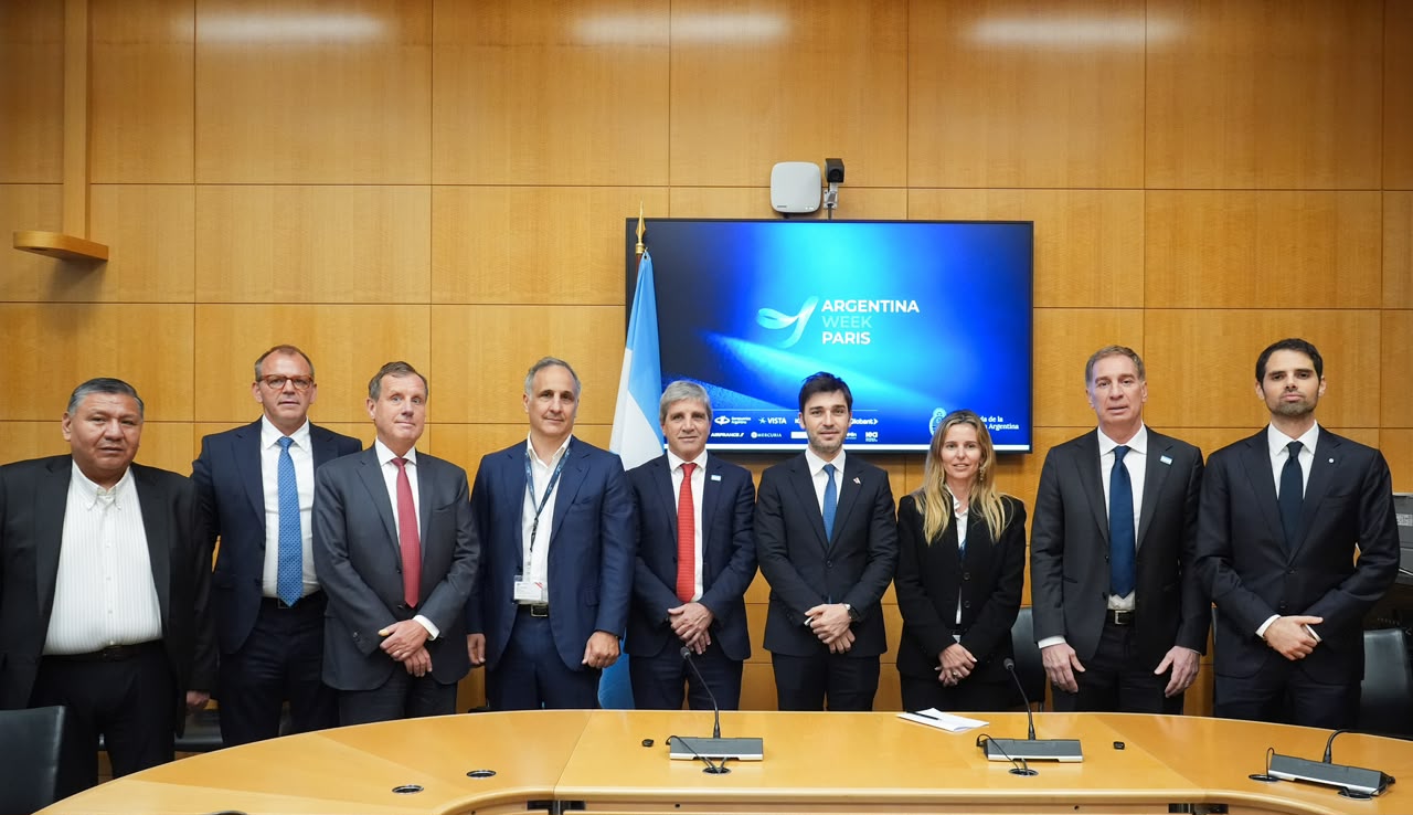 Cumbre en Francia: Torres anuncio una inversión de USD 1.200 millones de PAE para Cerro Dragón