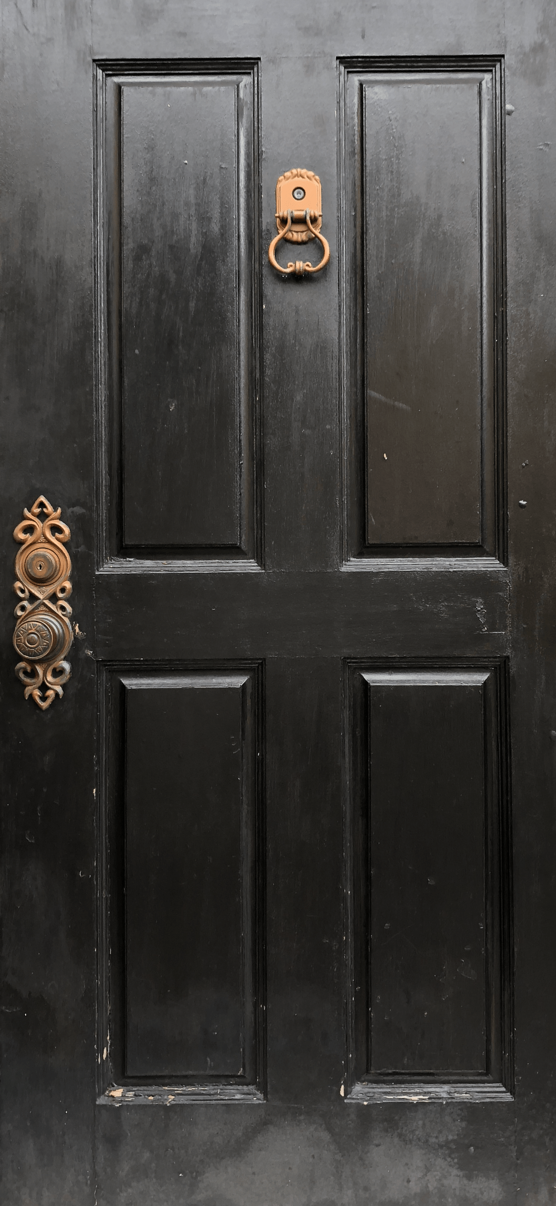 木製玄関ドア　Before　塗装の塗り替え