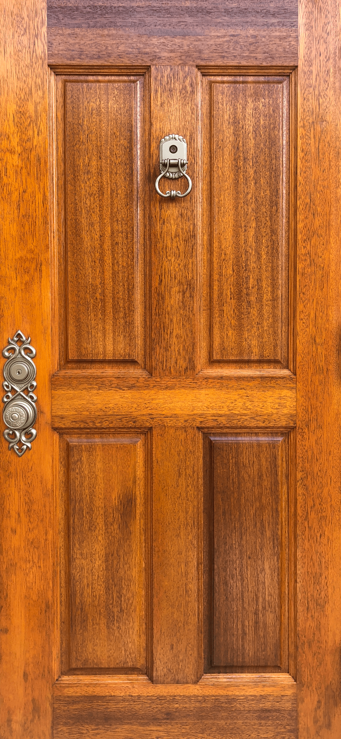 木製玄関ドア　After　家具調仕上げ