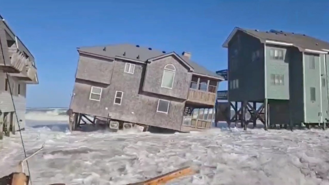 Video: Impactantes imágenes  de la destrucción de una casa por huracanes en EE.UU.