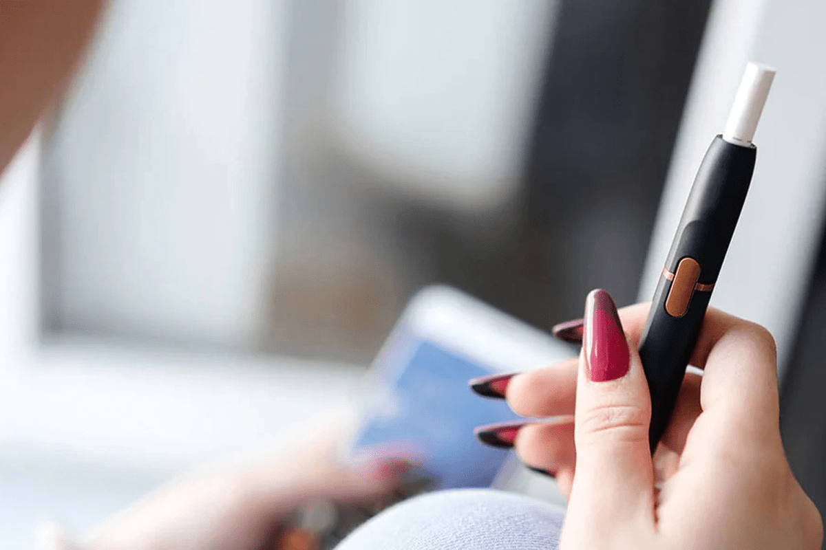 what chemicals does cigarettes contain A major new scientific review found that nicotine based e-cigarettes are  carcinogenic to humans, driving up risks for oral and lung cancers. A  comprehensive global review published in the journal Carcinogenesis has