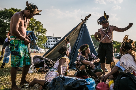 In the most recent incident, known as the 'massacre of caarapó', the indigenous leader clodiodi de souza was murdered, and six people were injured by gunshots, . Diante Do Massacre Imposto Comitiva Guarani Kaiowa Cobra Dos Orgaos Governamentais Garantia De Direitos Previstos Na Cf Em Brasilia Cimi
