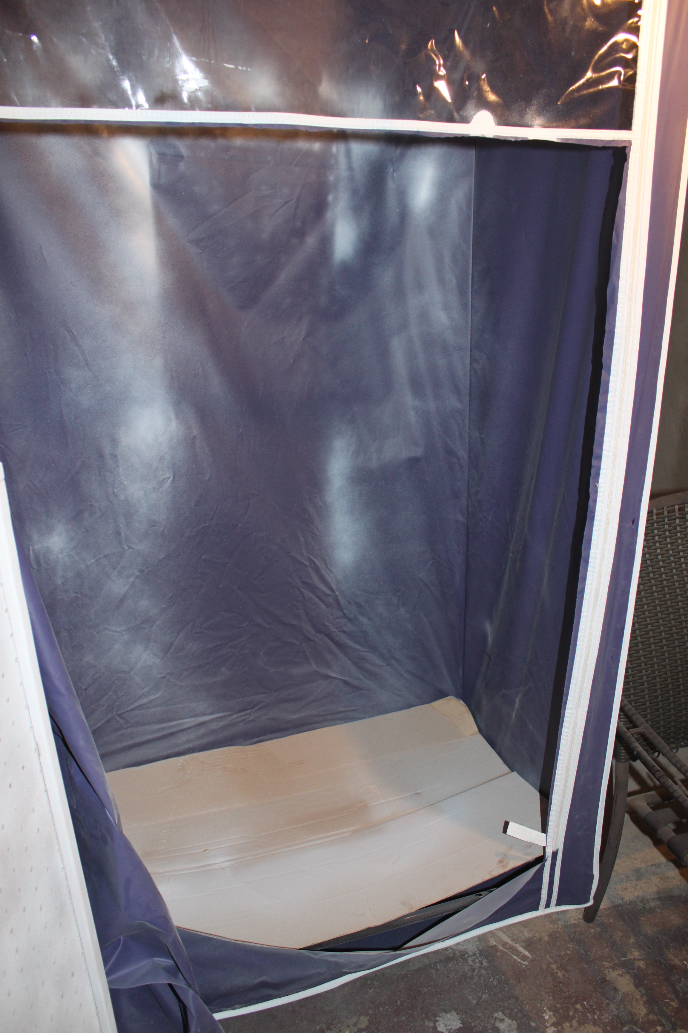 Wardrobe spray tent