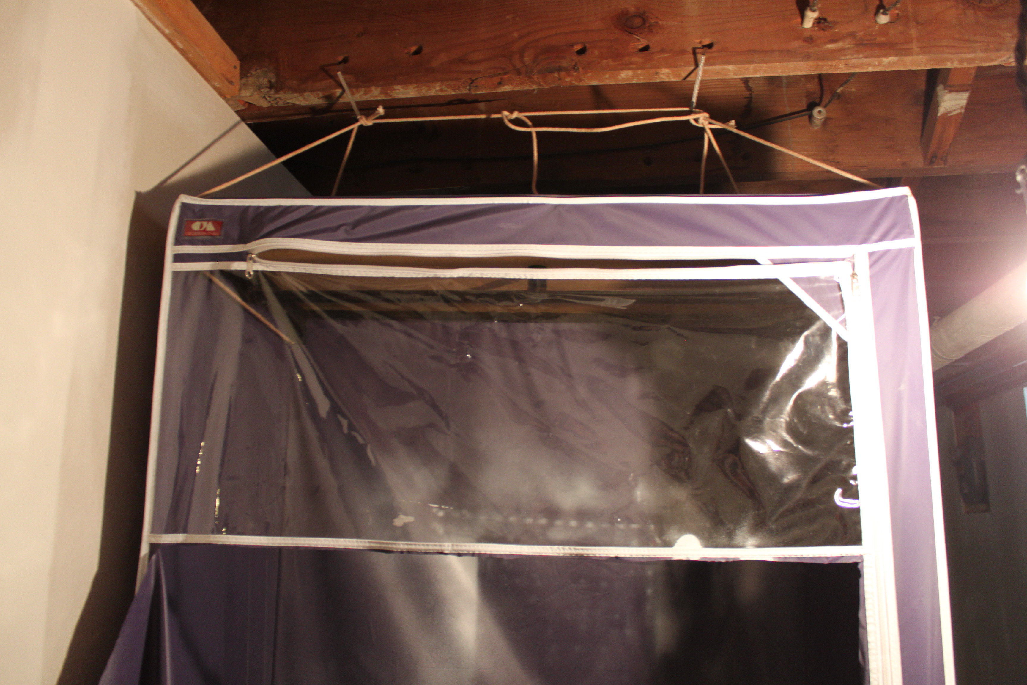 Wardrobe spray tent