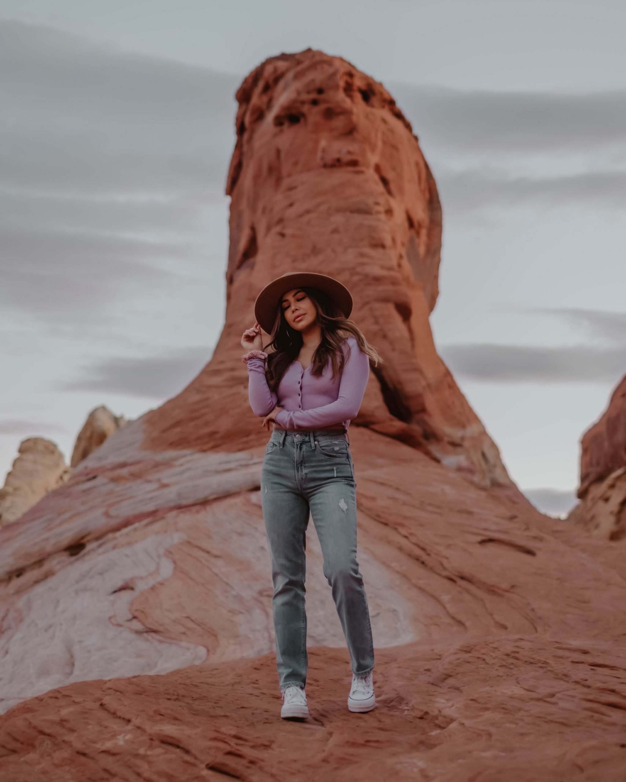 valley of fire photography and outfit - Nevada & Arizona road trip guide and itinerary