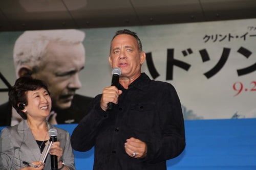 海老蔵、トム・ハンクスの「日本のジェームズ・ボンド」に笑顔！ブログ