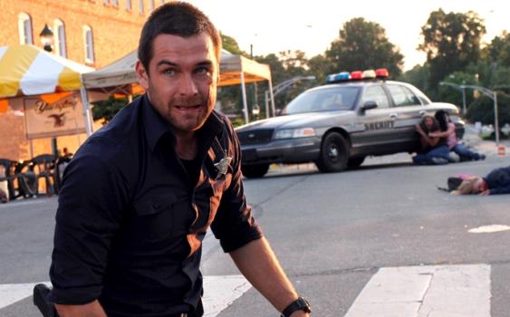 Banshee est une série télévisée américaine en 38 épisodes d'environ 45 minutes créée par les scénaristes et écrivains jonathan tropper et david schickler, qui en sont également producteurs aux côtés d'alan ball, greg yaitanes et peter macdissi (en).elle a été diffusée entre le 11 janvier 2013 1 et le 20 mai 2016 sur cinemax et simultanément au canada sur hbo canada. Tv Series Pilihan Cinemagoers Banshee 2013 2016 Movies Are Made For Moviegoers Not Movies Critics