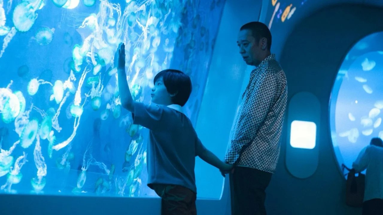 La recensione di Sheep in the Box, il nuovo film di Hirokazu Kore'eda presentato in concorso al Festival di Cannes 2026.