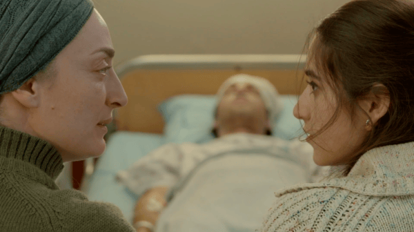 Crítica: Entre dos mundos (2016), de Miya Hatav