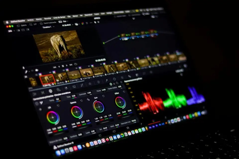 Sharf Zaidi - Cinetographer: AI-Powered Filmmaking & Content Mastery - Davinci Resolve