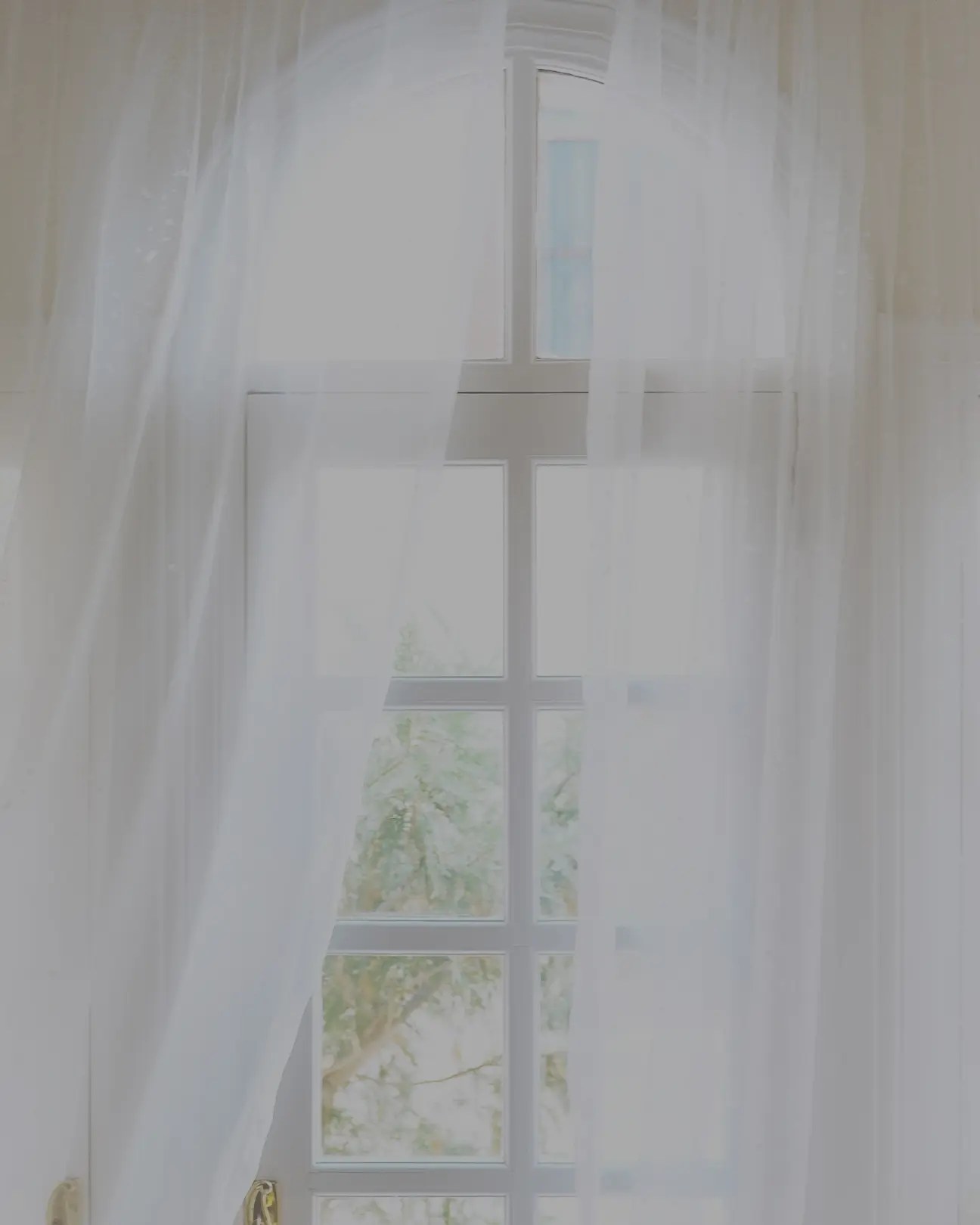 Tips & Tricks: Expert Design Tips for Brightening Up Your Dark Rooms