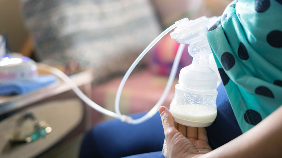 ASI Pumping Diperbolehkan, Asal Jangan Lewatkan Menyusui Secara Langsung