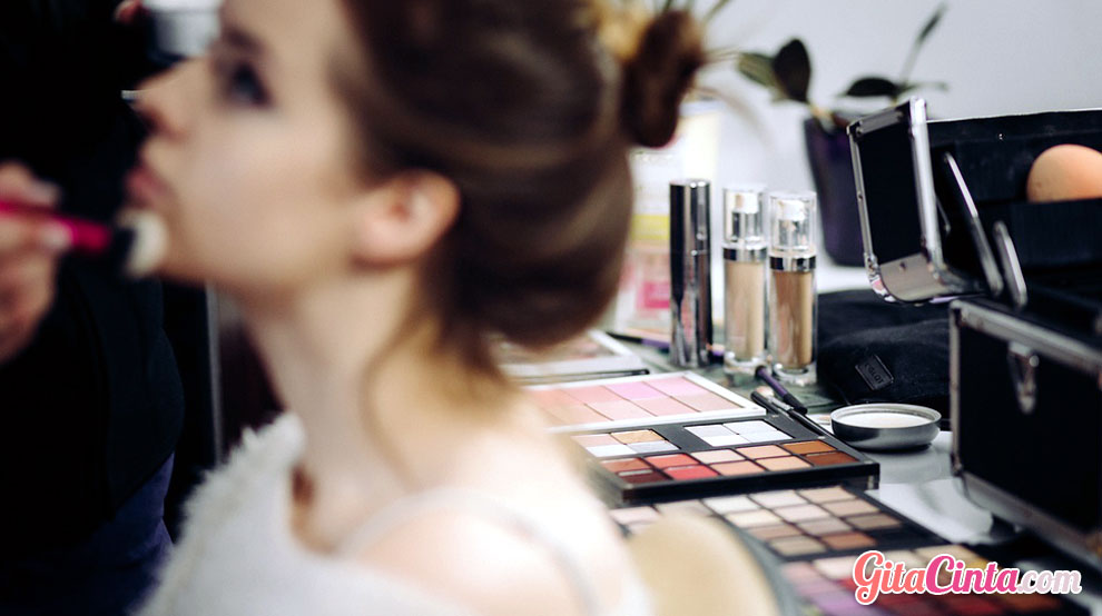 Tren Make Up Tahun 2021, Serba Natural dan Cerah