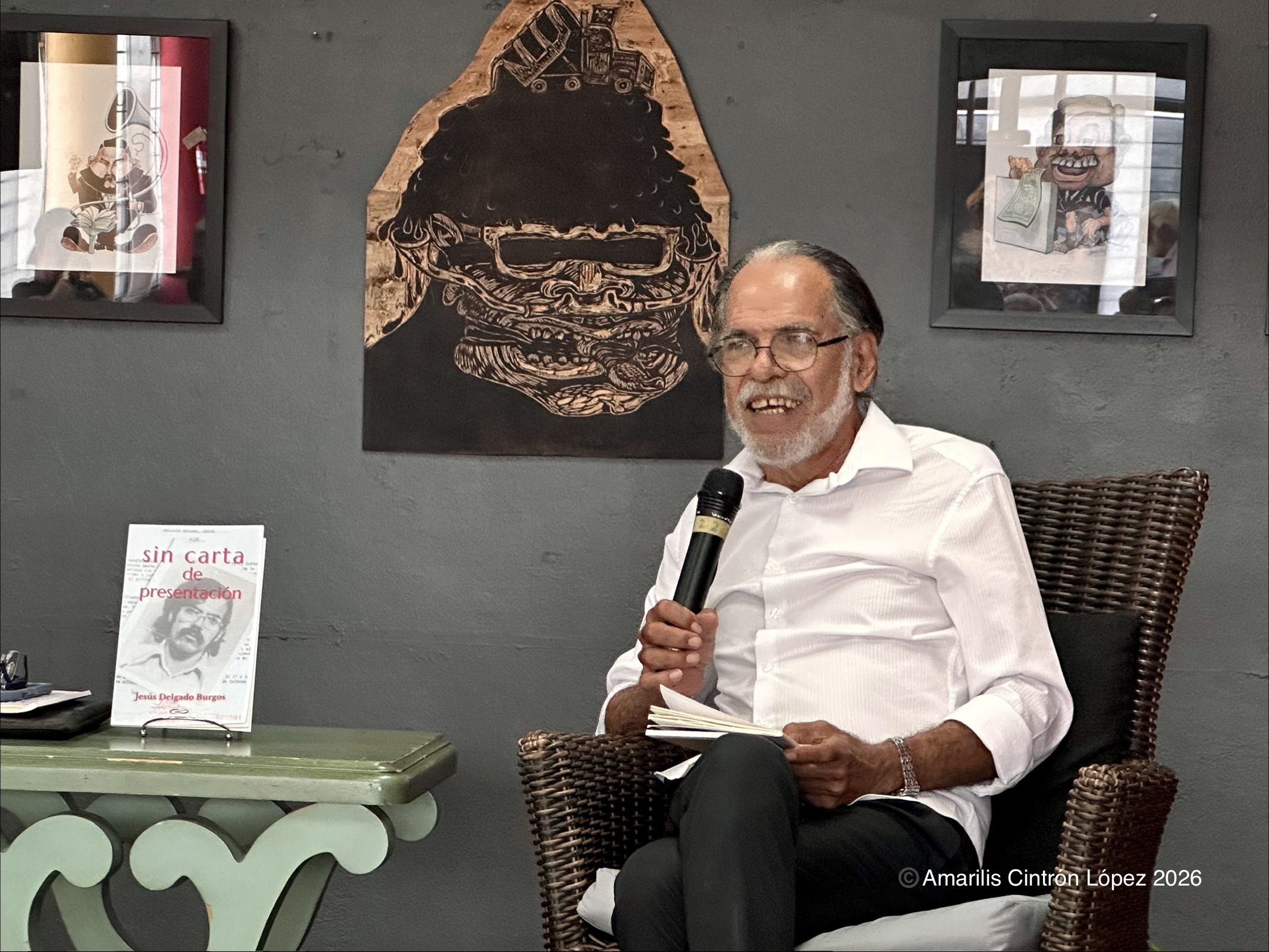 El poemario “Sin carta de presentación” de Jesús Delgado Burgos se presentó en la librería El Candil en Ponce