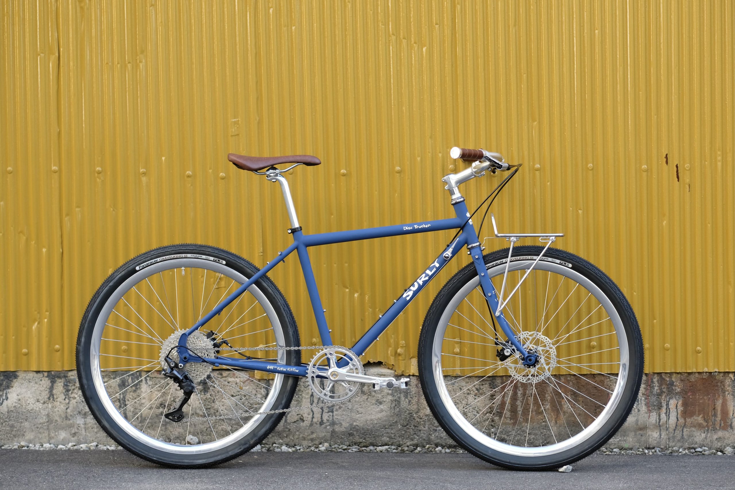 BIKE of the WEEK】SURLY Disc Trucker Circles Original Complete