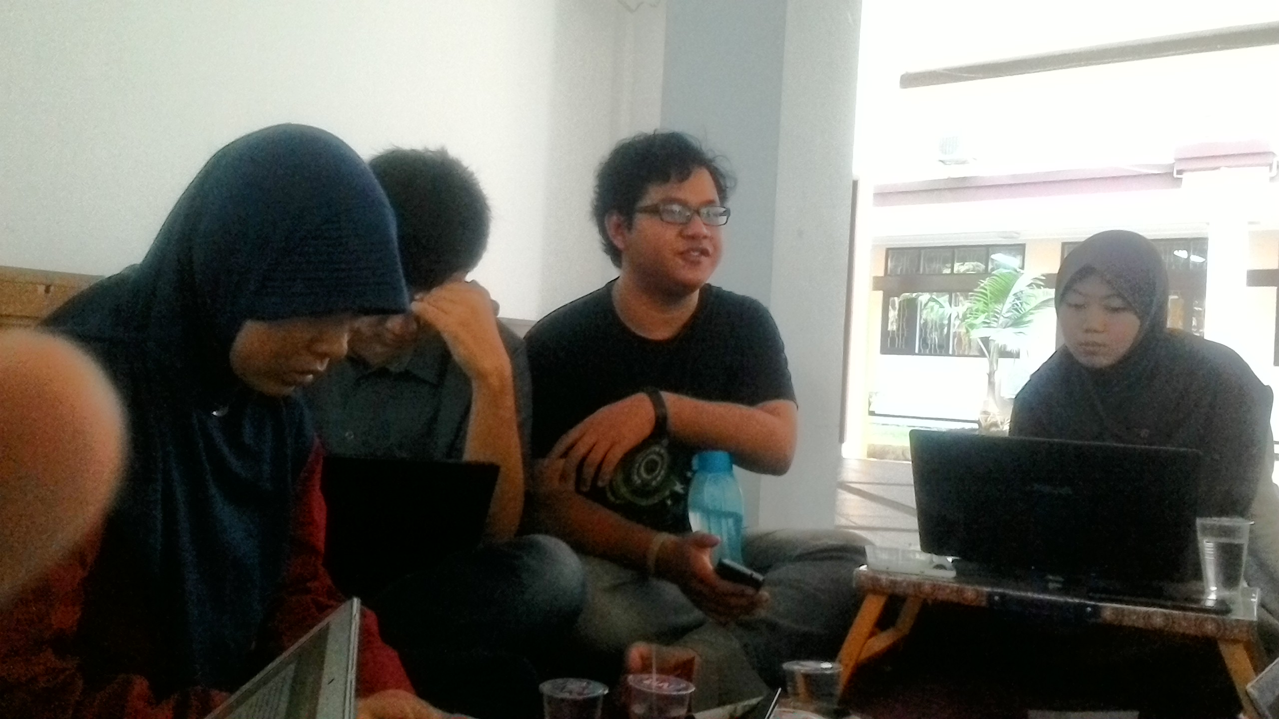 Ivan selaku peserta diskusi CIRS menyampaikan gagasan mengenai Panama Papers