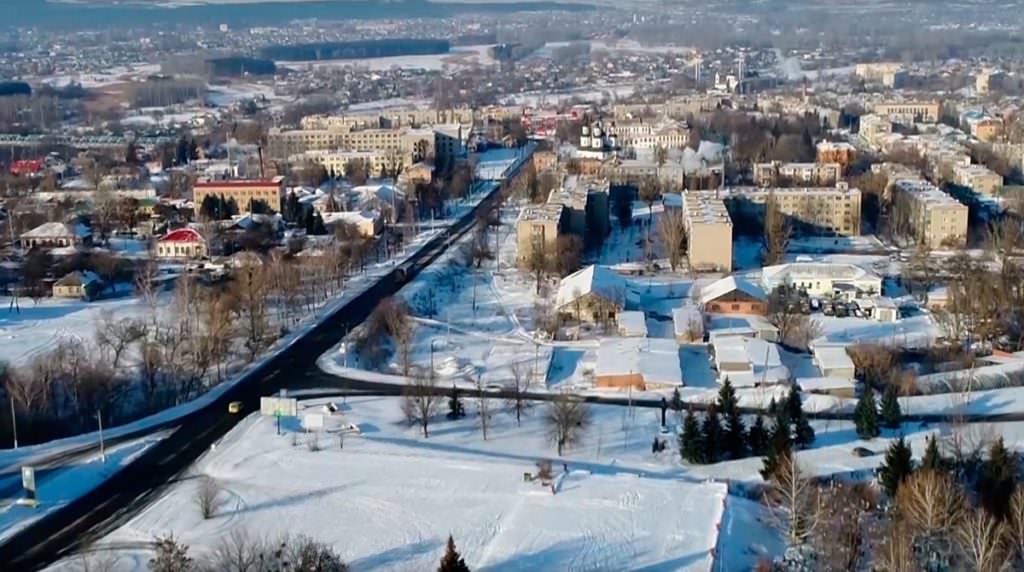 Население 52,4 тысяч человек (2008 год). Gorod Izyum S Vysoty Ptichego Poleta Foto Video